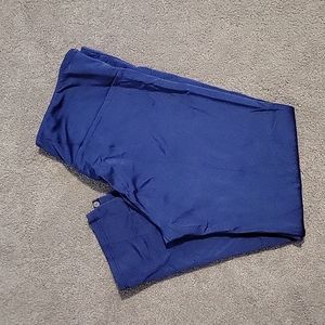 ONZIE Yoga Capri Leggings.